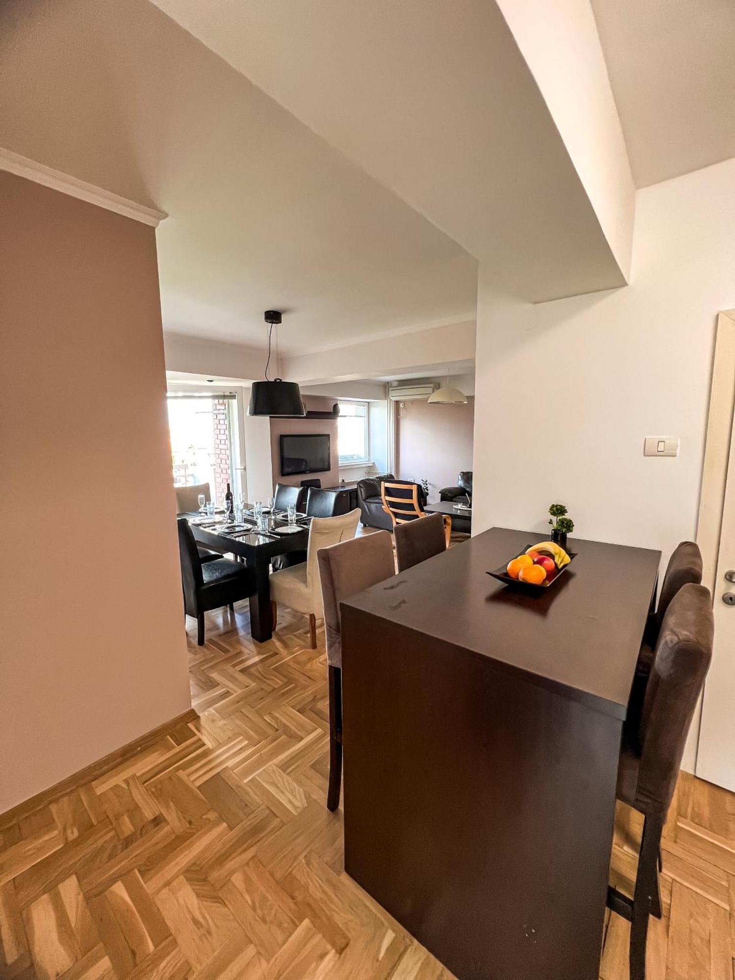 Centre Luxury Apartment سكوبجي المظهر الخارجي الصورة